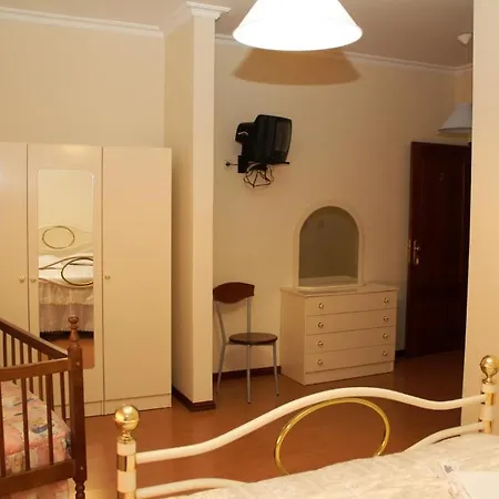 Residencial Santo Estevao Pensión *